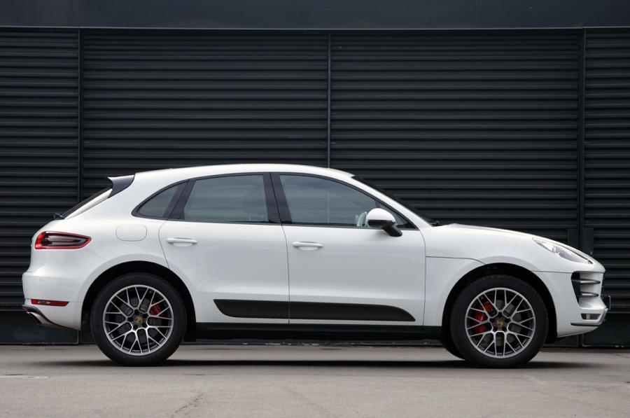  Porsche Macan Turbo 2015 года  (фото 44 из 84)
